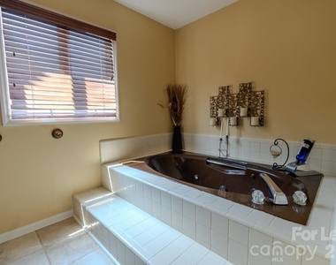 256 Greenbay Road - Photo Thumbnail 29