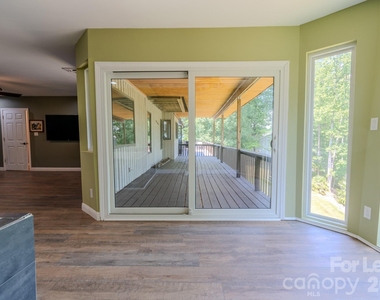 256 Greenbay Road - Photo Thumbnail 15