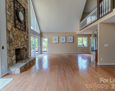 256 Greenbay Road - Photo Thumbnail 10