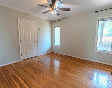 256 Greenbay Road - Photo Thumbnail 20