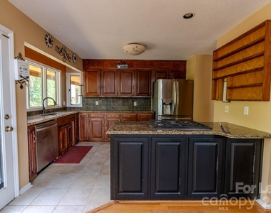 256 Greenbay Road - Photo Thumbnail 11