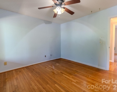 256 Greenbay Road - Photo Thumbnail 21