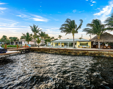 844 East Drive - Photo Thumbnail 1