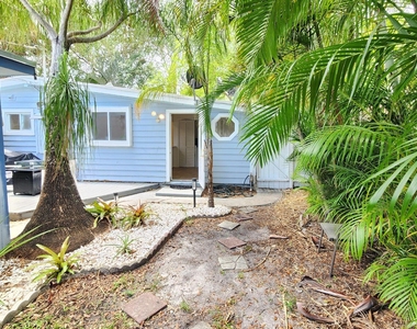 305 S Loxahatchee Drive - Photo Thumbnail 15
