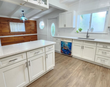 305 S Loxahatchee Drive - Photo Thumbnail 8
