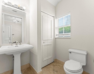 210 Ne 69th Circle - Photo Thumbnail 6