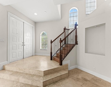 210 Ne 69th Circle - Photo Thumbnail 3