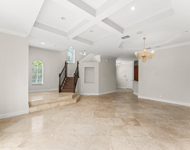 210 Ne 69th Circle - Photo Thumbnail 4