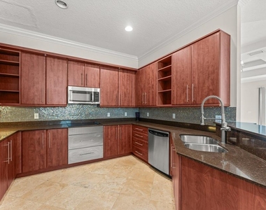 210 Ne 69th Circle - Photo Thumbnail 11