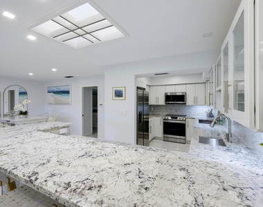 11335 Twelve Oaks Way - Photo Thumbnail 6