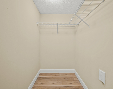 1100 S Crestwood Ct S - Photo Thumbnail 16
