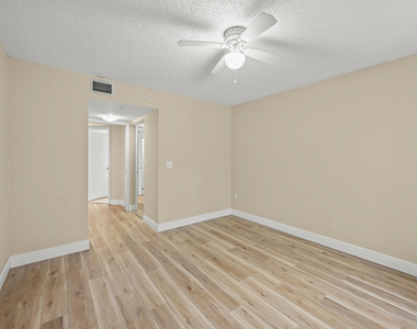 1100 S Crestwood Ct S - Photo Thumbnail 18