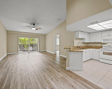 1100 S Crestwood Ct S - Photo Thumbnail 3