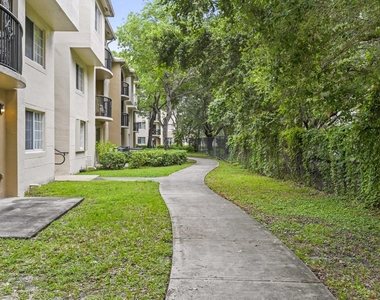 1100 S Crestwood Ct S - Photo Thumbnail 23