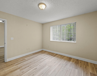 1100 S Crestwood Ct S - Photo Thumbnail 13