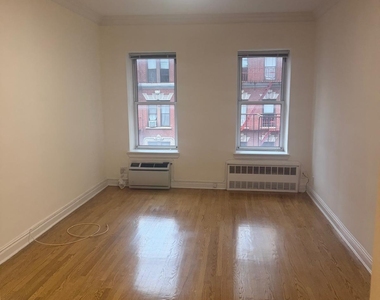 East 83rd Street - Photo Thumbnail 4