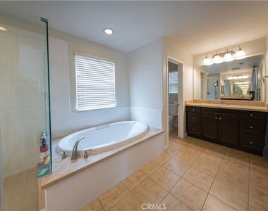 820 E Ruby Lace - Photo Thumbnail 13