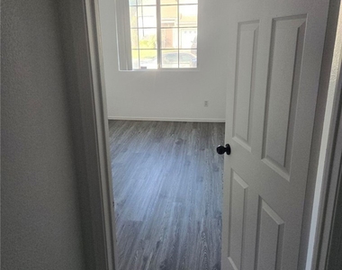 421 Steiner - Photo Thumbnail 22