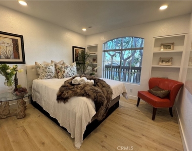 8514 E Baker Hill Road - Photo Thumbnail 1