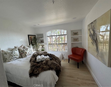8514 E Baker Hill Road - Photo Thumbnail 4