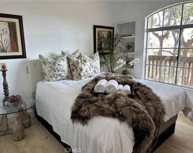 8514 E Baker Hill Road - Photo Thumbnail 2