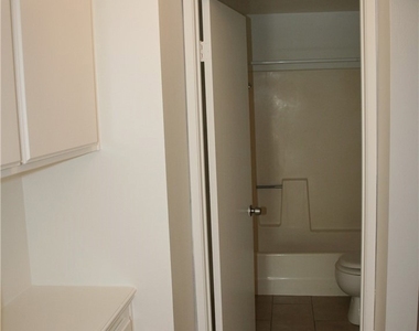 730 W 4th Street - Photo Thumbnail 17