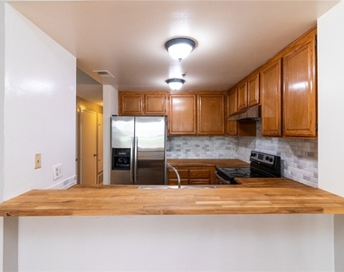 730 W 4th Street - Photo Thumbnail 2