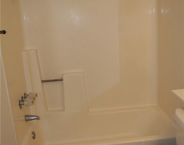 730 W 4th Street - Photo Thumbnail 14
