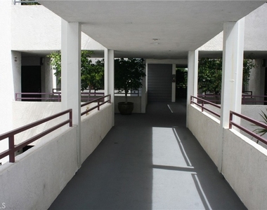730 W 4th Street - Photo Thumbnail 12