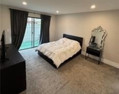 1000 Central - Photo Thumbnail 5