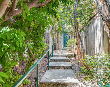 1655 Malcolm Avenue - Photo Thumbnail 10