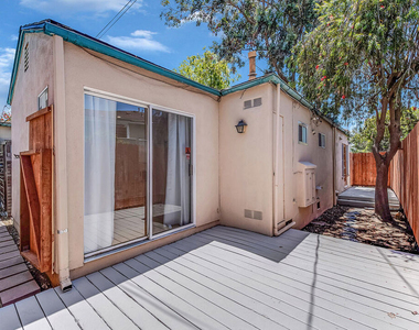 1655 Malcolm Avenue - Photo Thumbnail 4