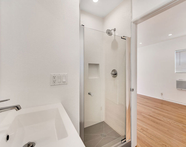 1655 Malcolm Avenue - Photo Thumbnail 22