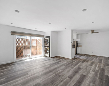 733 N Hayworth Avenue - Photo Thumbnail 14