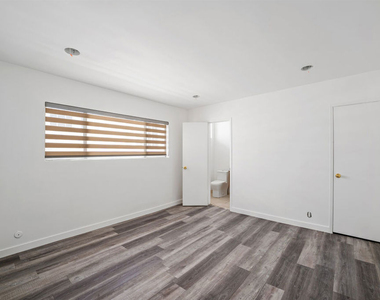 733 N Hayworth Avenue - Photo Thumbnail 18