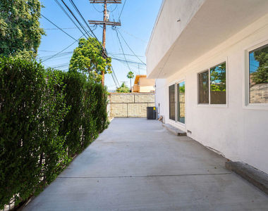 733 N Hayworth Avenue - Photo Thumbnail 24