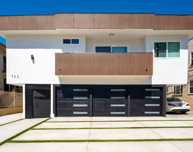 733 N Hayworth Avenue - Photo Thumbnail 1