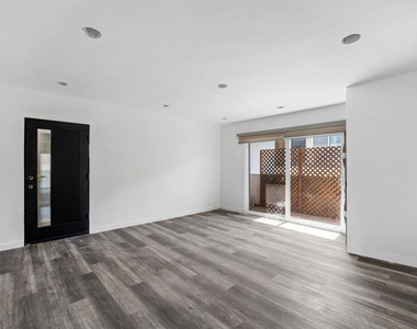 733 N Hayworth Avenue - Photo Thumbnail 8