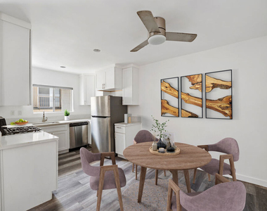 733 N Hayworth Avenue - Photo Thumbnail 4