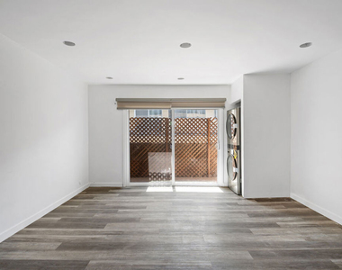 733 N Hayworth Avenue - Photo Thumbnail 21