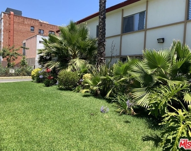 1330 S Wilton Place - Photo Thumbnail 16
