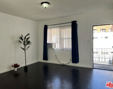 1330 S Wilton Place - Photo Thumbnail 5