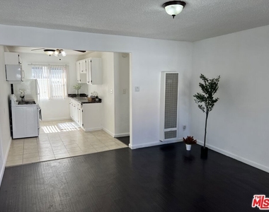 1330 S Wilton Place - Photo Thumbnail 4