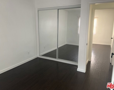 1330 S Wilton Place - Photo Thumbnail 13