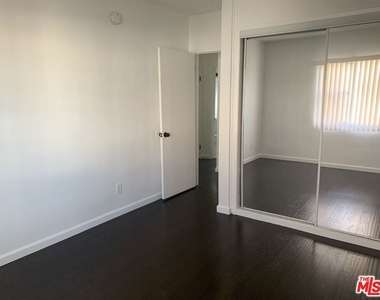 1330 S Wilton Place - Photo Thumbnail 12