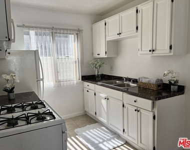 1330 S Wilton Place - Photo Thumbnail 1