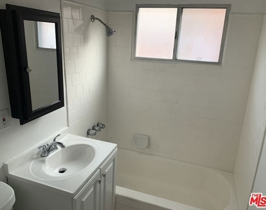 1330 S Wilton Place - Photo Thumbnail 10