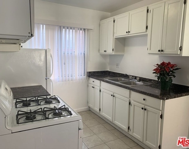 1330 S Wilton Place - Photo Thumbnail 2