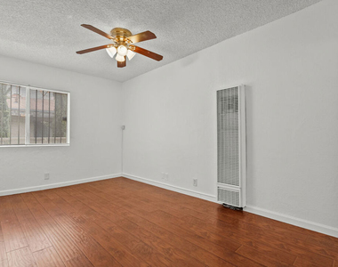 1540 N Fuller Avenue - Photo Thumbnail 11