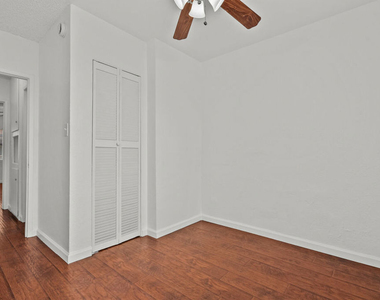 1540 N Fuller Avenue - Photo Thumbnail 10